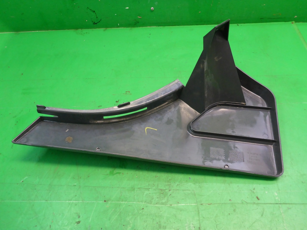 Накладка переднего крыла левого