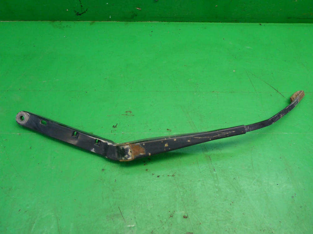 Поводок стеклоочистителя передний левый