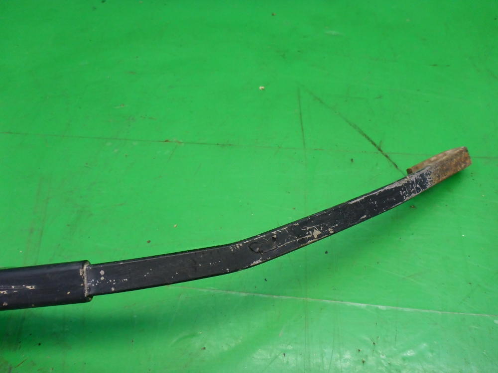 Поводок стеклоочистителя передний левый