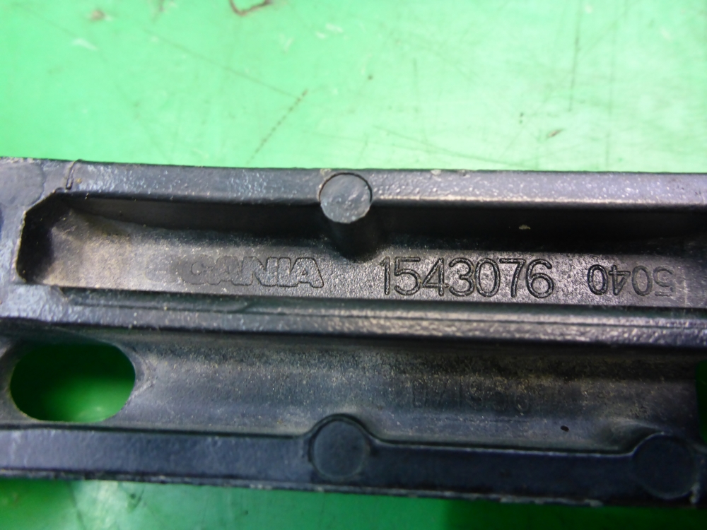 Поводок стеклоочистителя передний левый