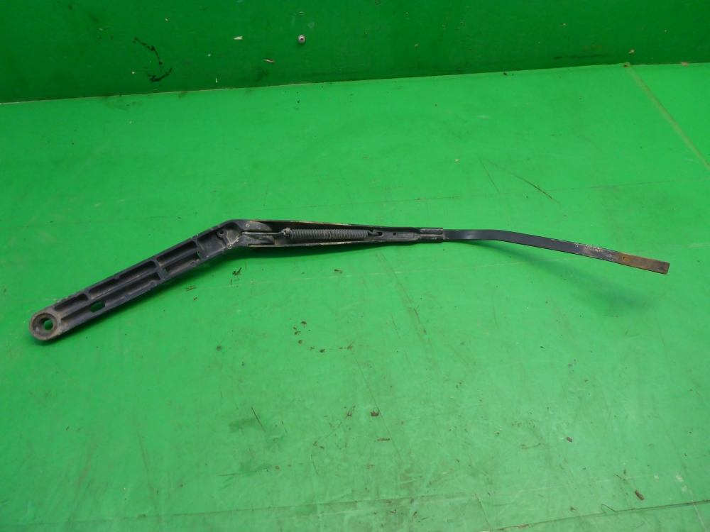 Поводок стеклоочистителя передний левый