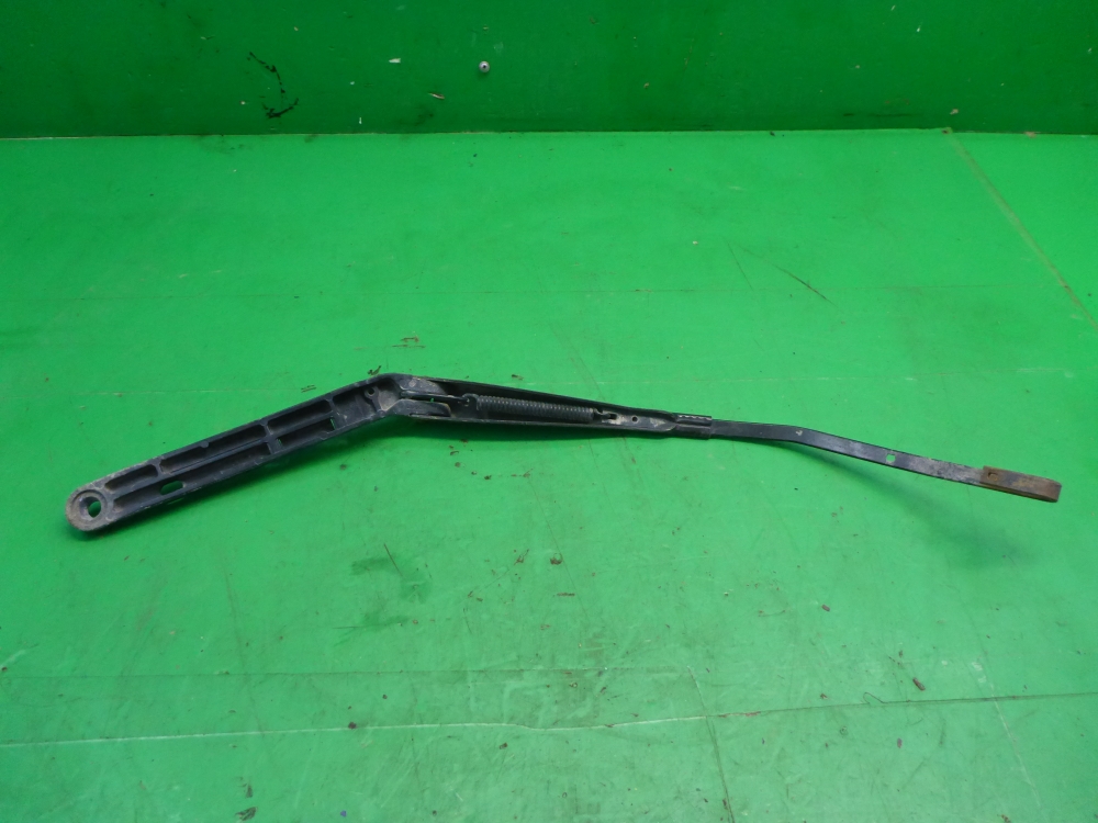 Поводок стеклоочистителя передний правый