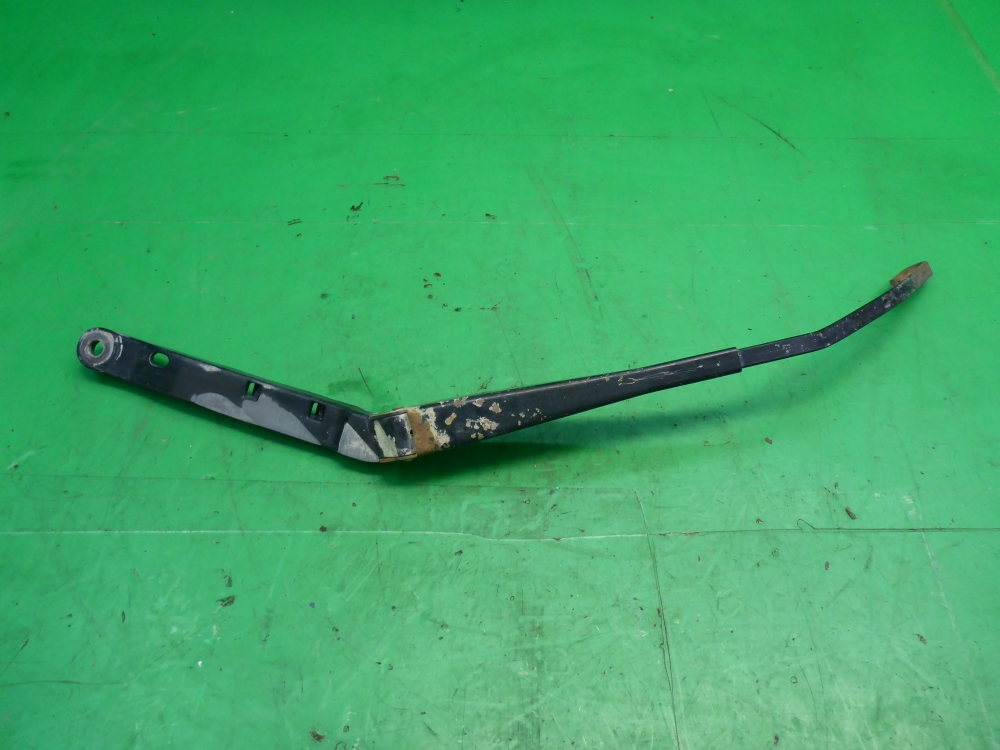 Поводок стеклоочистителя передний правый