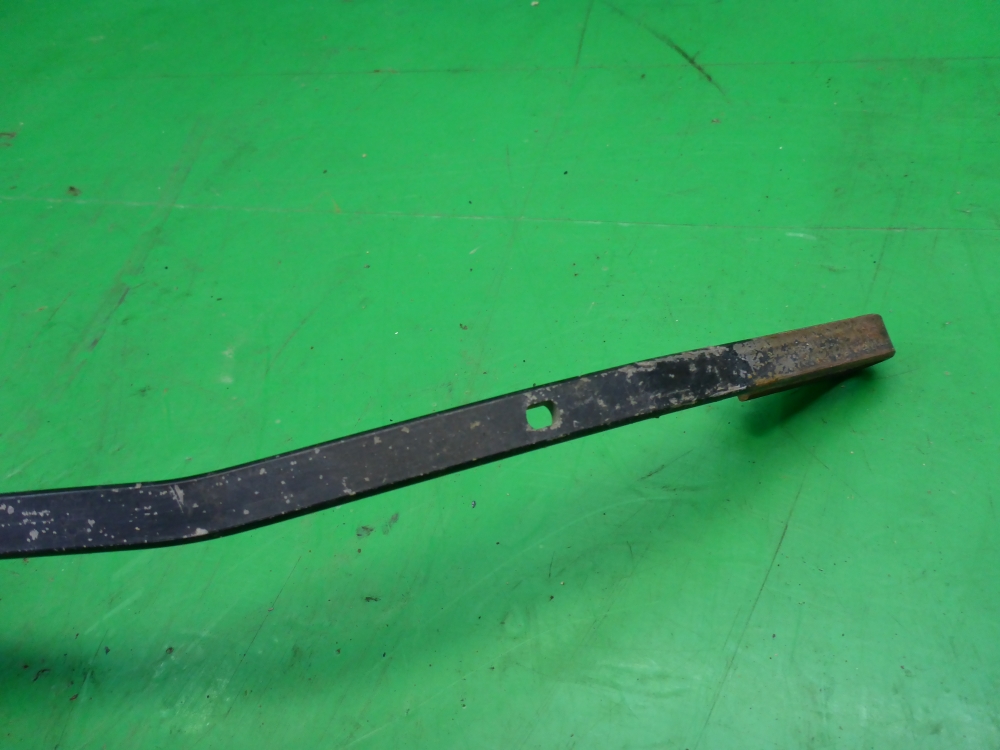 Поводок стеклоочистителя передний правый