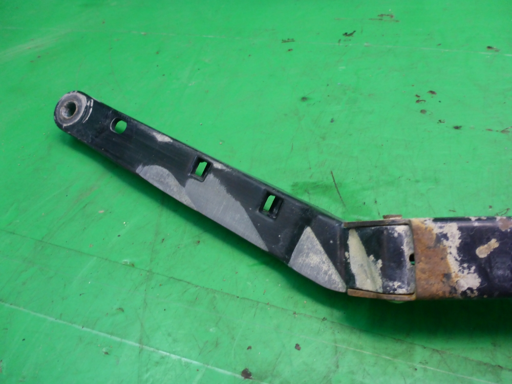 Поводок стеклоочистителя передний правый