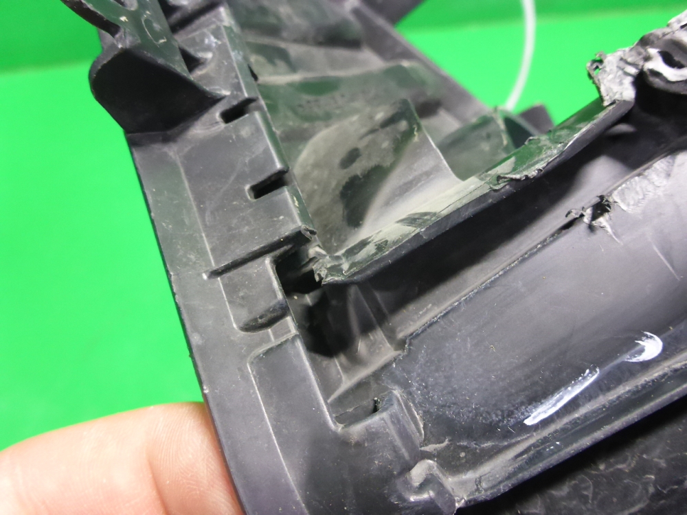 Рамка противотуманной фары правой