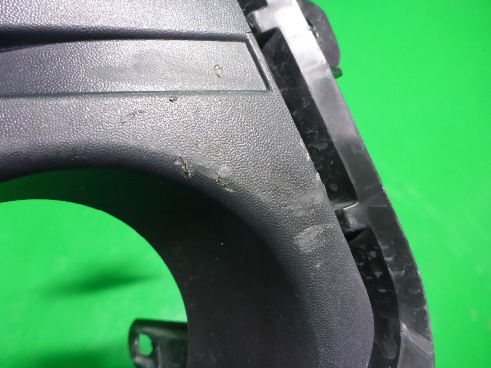 Рамка противотуманной фары правой