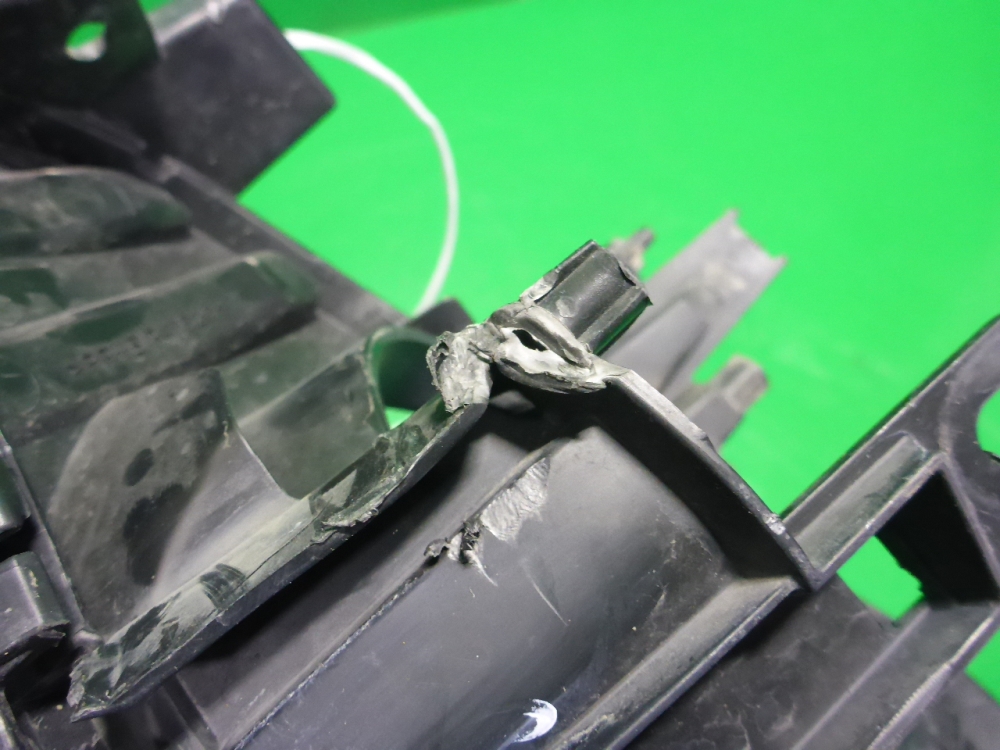 Рамка противотуманной фары правой