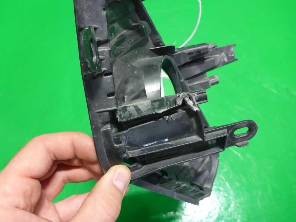 Рамка противотуманной фары правой