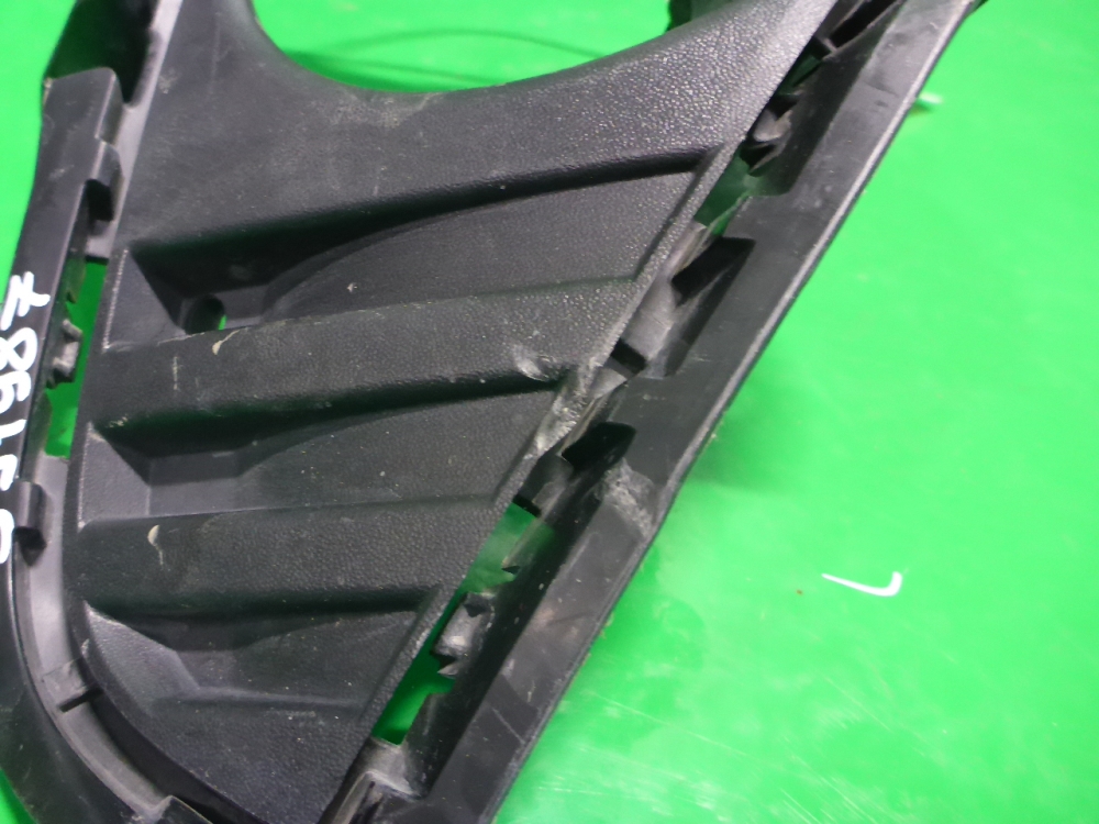 Рамка противотуманной фары правой