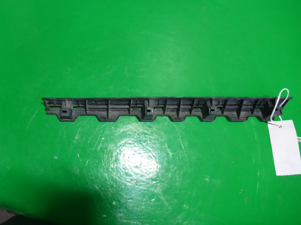 Кронштейн заднего бампера правый