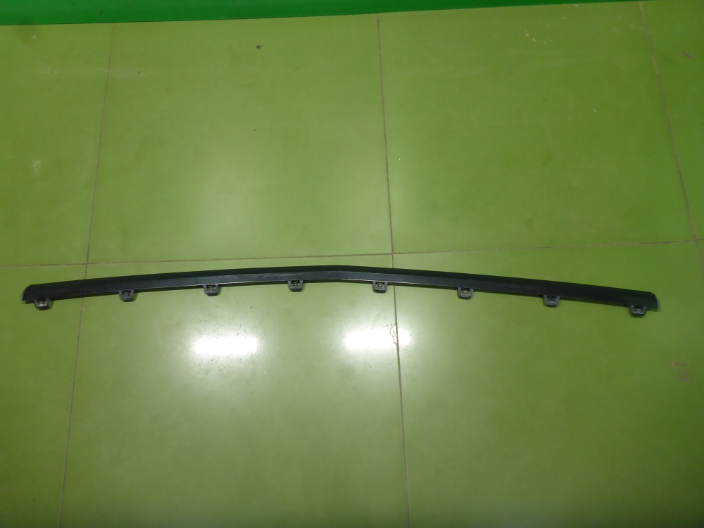 Накладка переднего бампера центральная