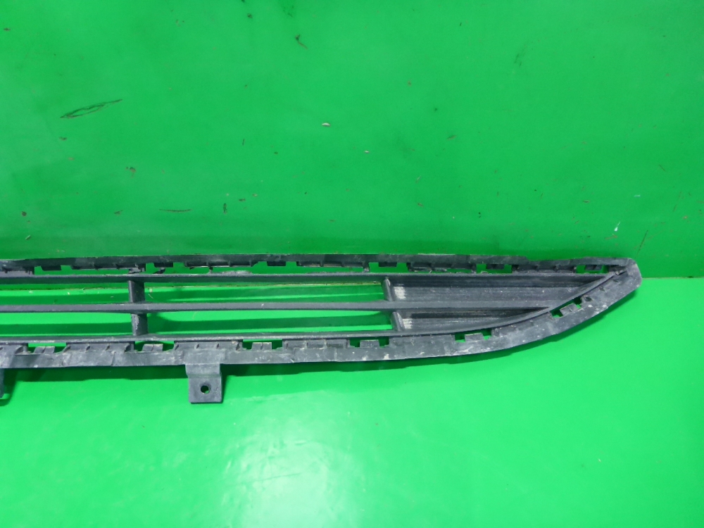 Решетка в бампер центральная