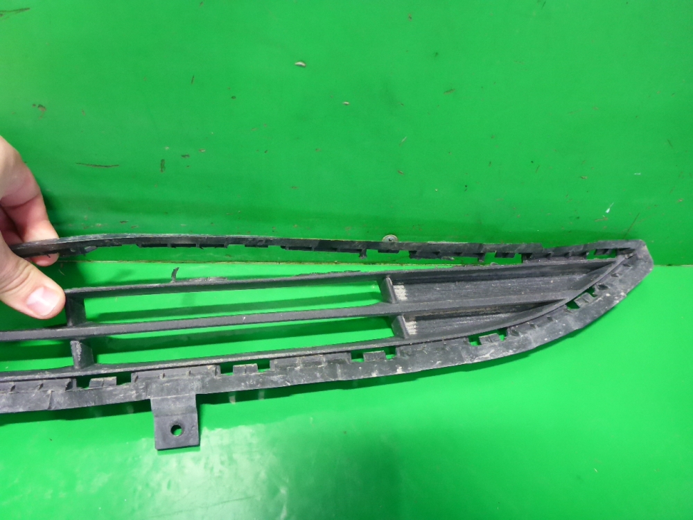 Решетка в бампер центральная