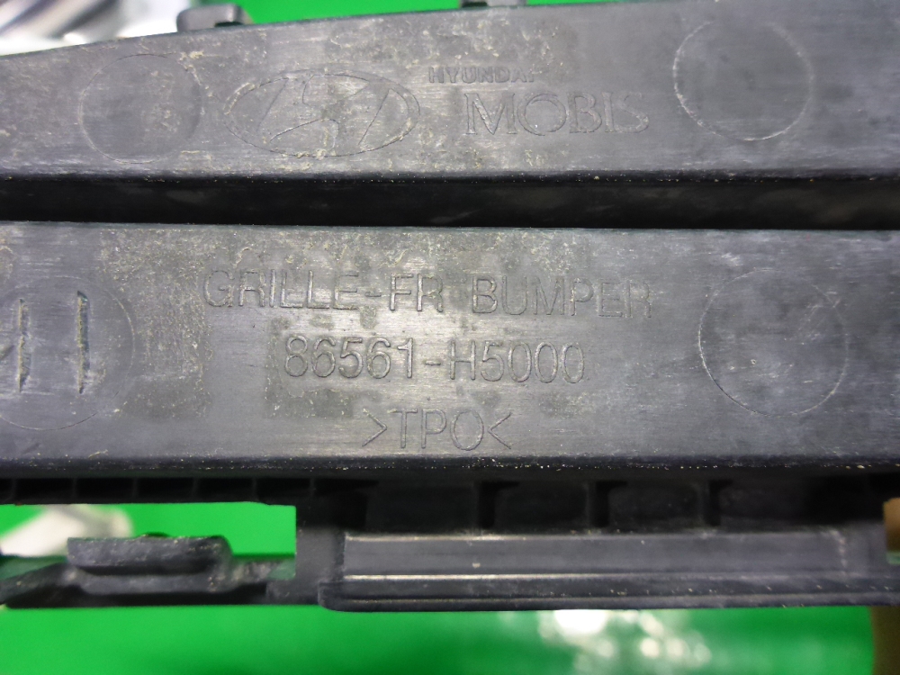 Решетка в бампер центральная