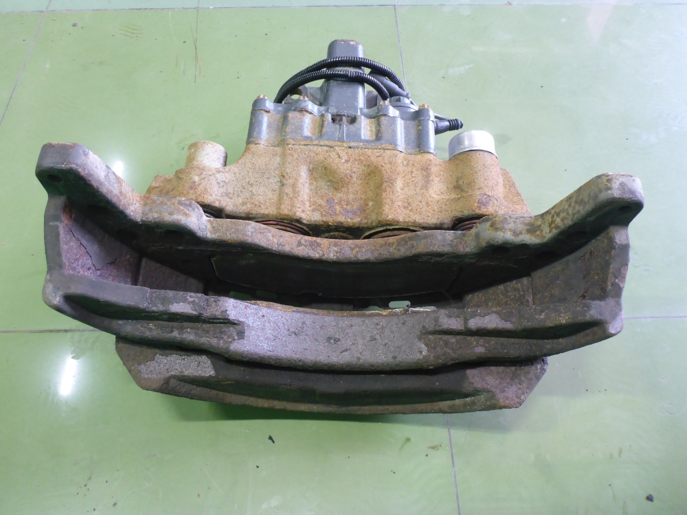 Суппорт передний правый