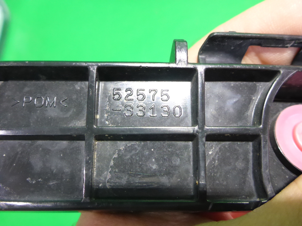 Кронштейн заднего бампера правый