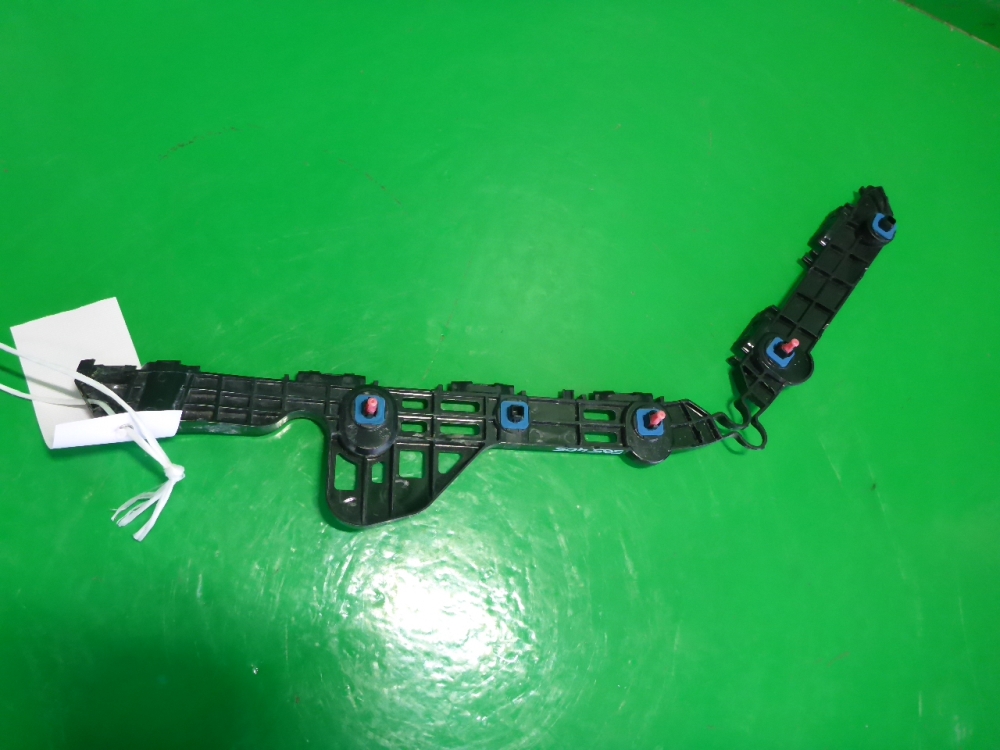 Кронштейн заднего бампера правый