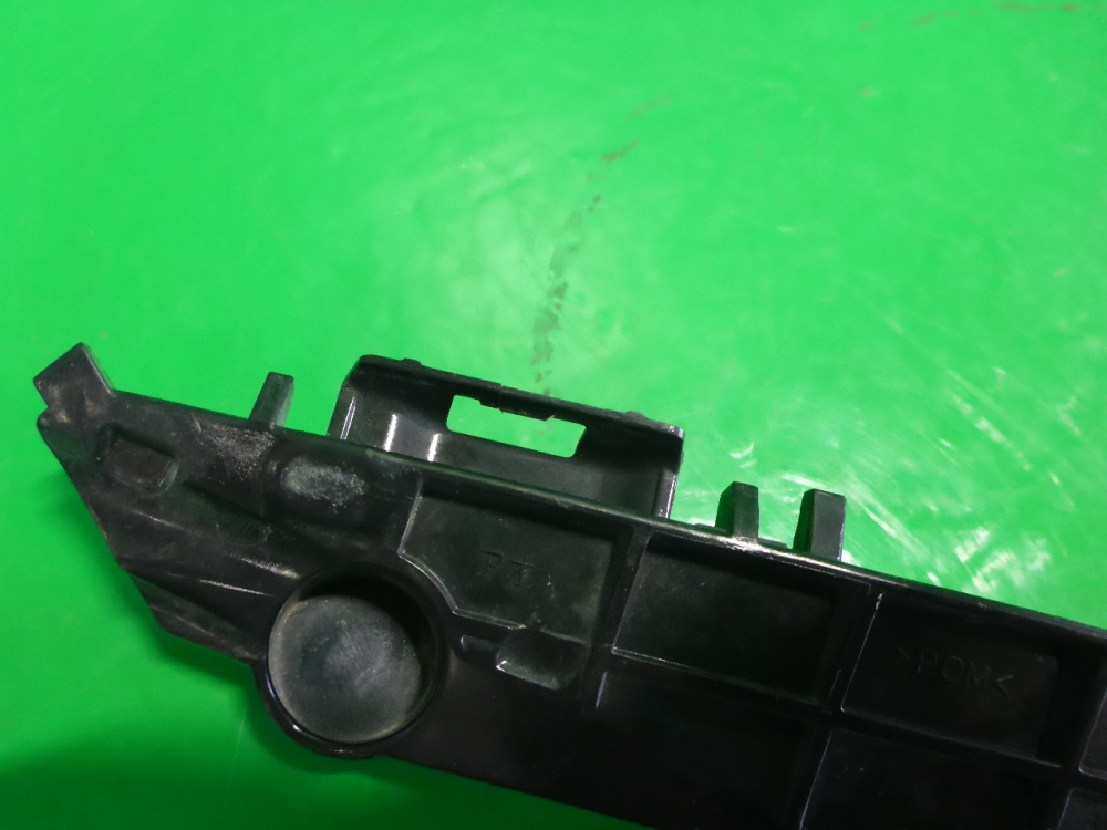 Кронштейн заднего бампера правый