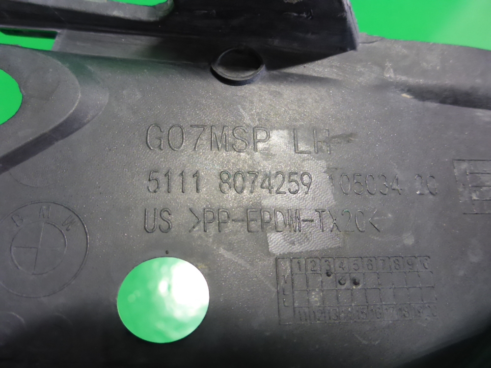 Рамка противотуманной фары левой