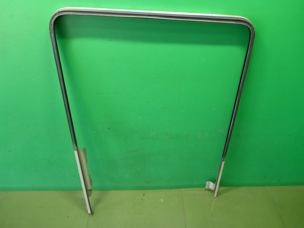 Направляющая стекла двери