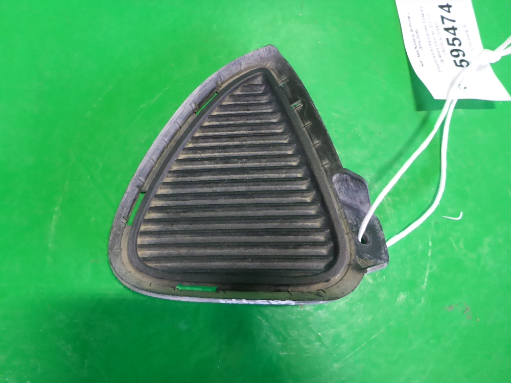 Решетка в бампер правая