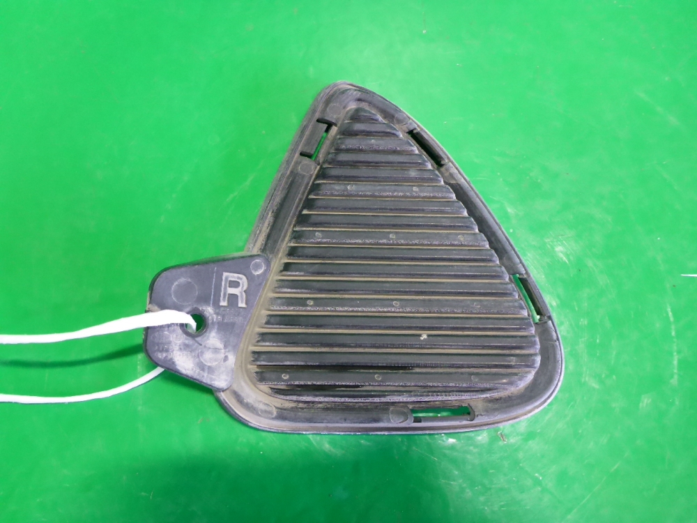 Решетка в бампер правая