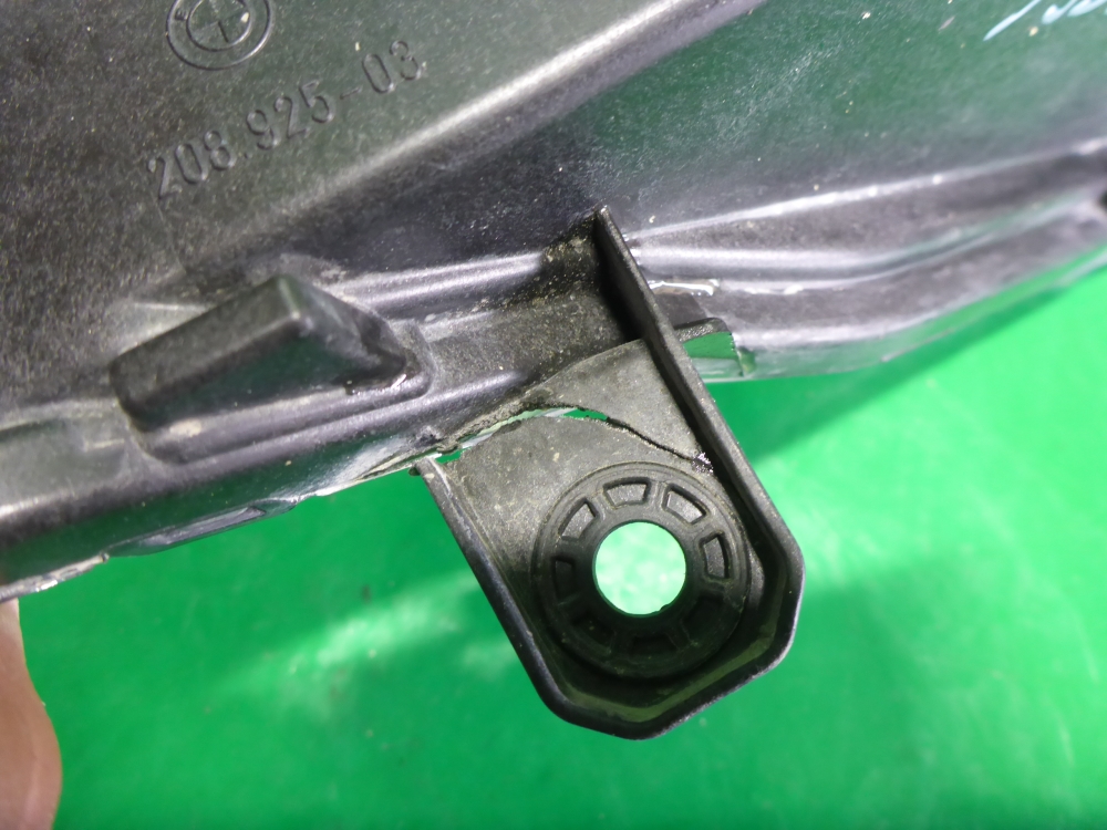 Фара противотуманная левая