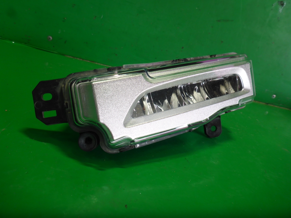 Фара противотуманная левая