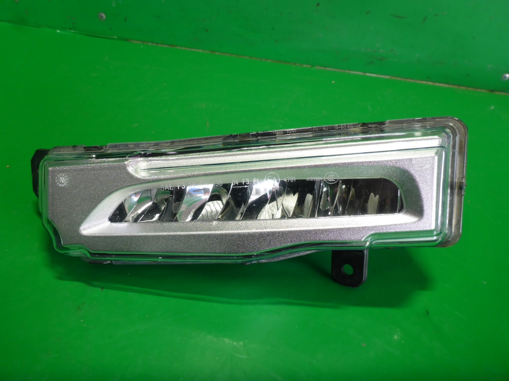 Фара противотуманная левая