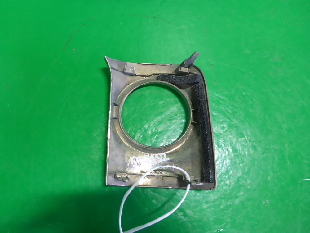 Рамка противотуманной фары правой