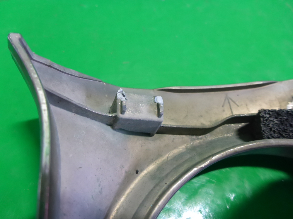 Рамка противотуманной фары правой