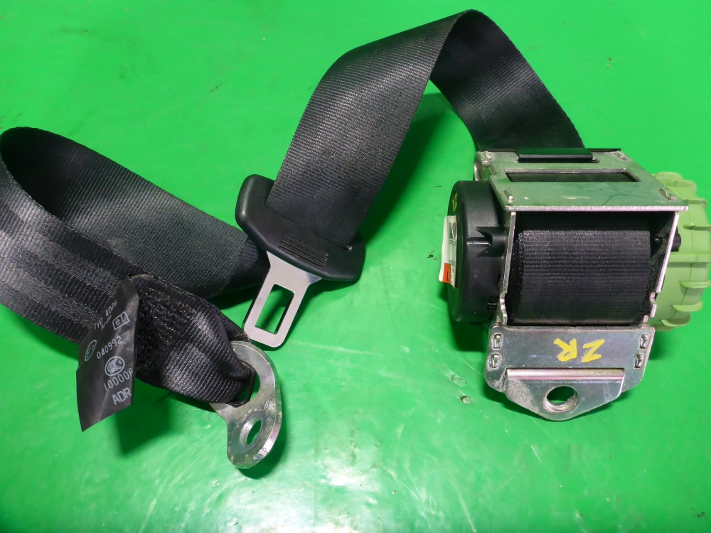 Ремень безопасности