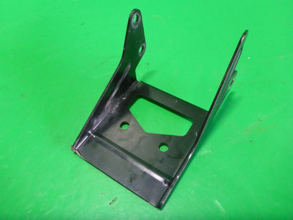 Кронштейн двигателя передний