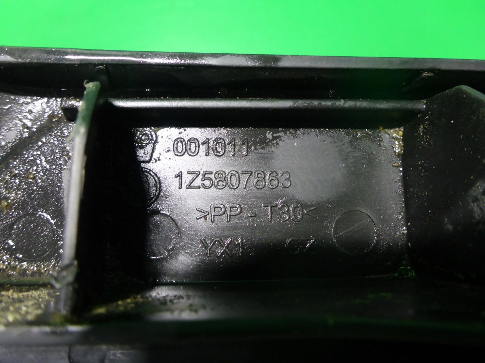 Кронштейн заднего бампера