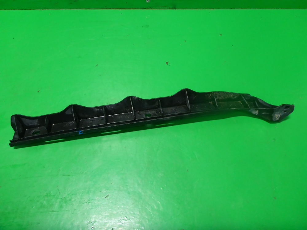 Кронштейн заднего бампера