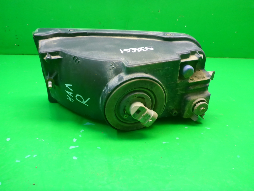 Фара противотуманная правая