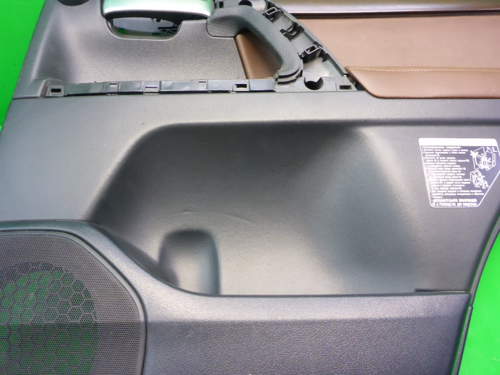 Обшивка двери задней правой