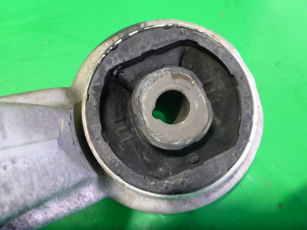 Рычаг передний нижний левый