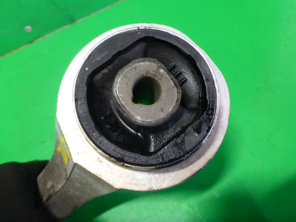 Рычаг передний нижний левый