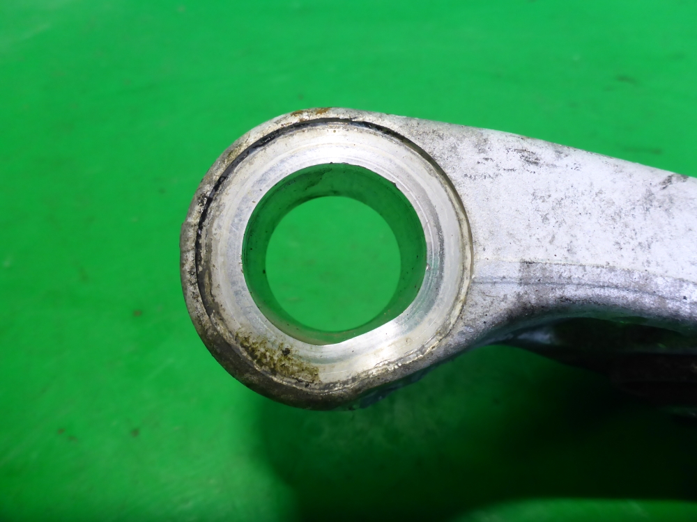 Рычаг передний правый