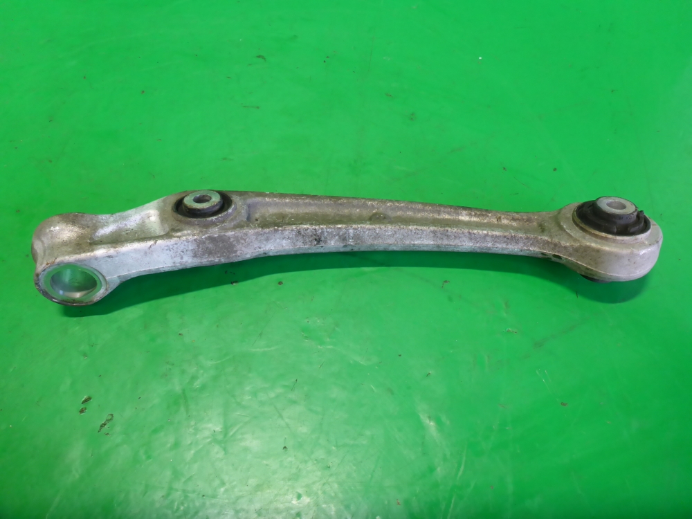Рычаг передний правый