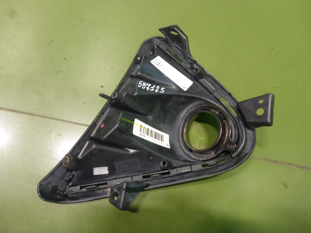 Рамка противотуманной фары левой