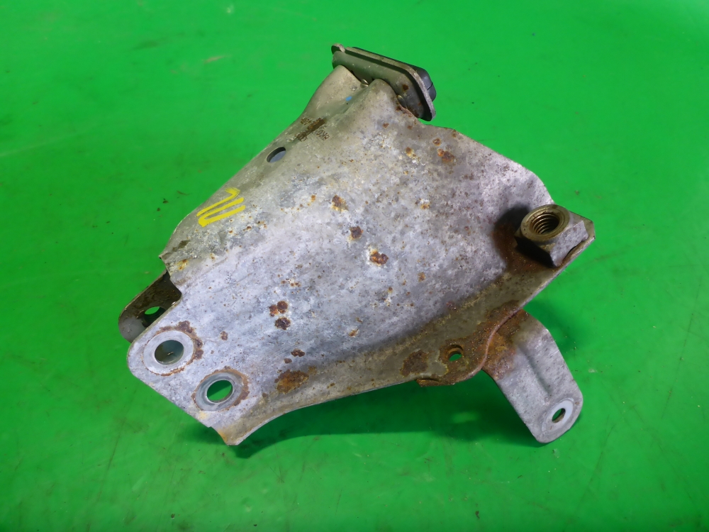 Кронштейн двигателя левый