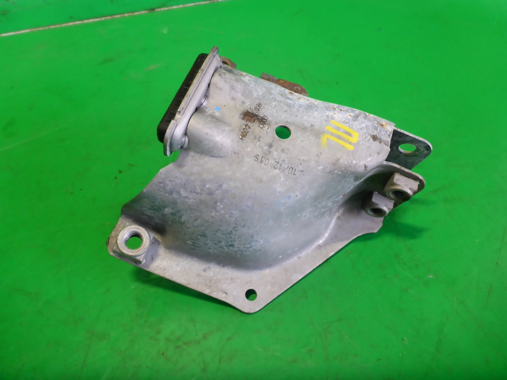 Кронштейн двигателя левый