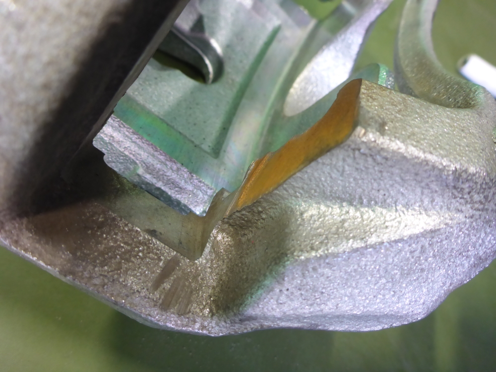 Суппорт передний правый