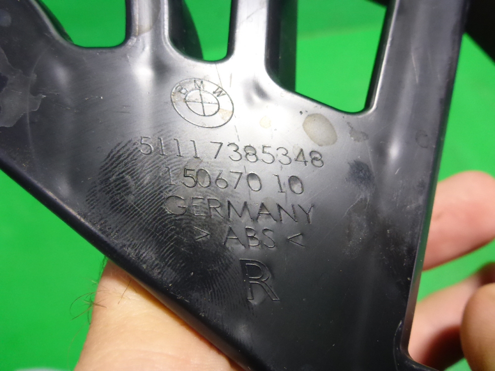 Кронштейн переднего бампера правый