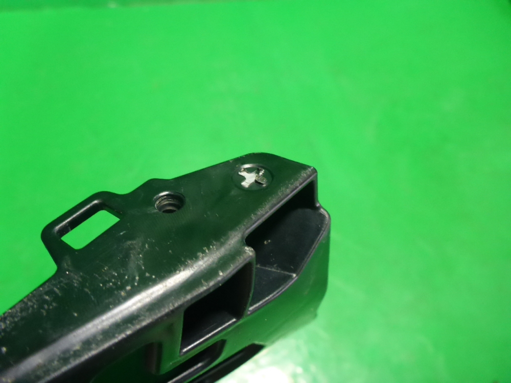 Кронштейн переднего бампера правый