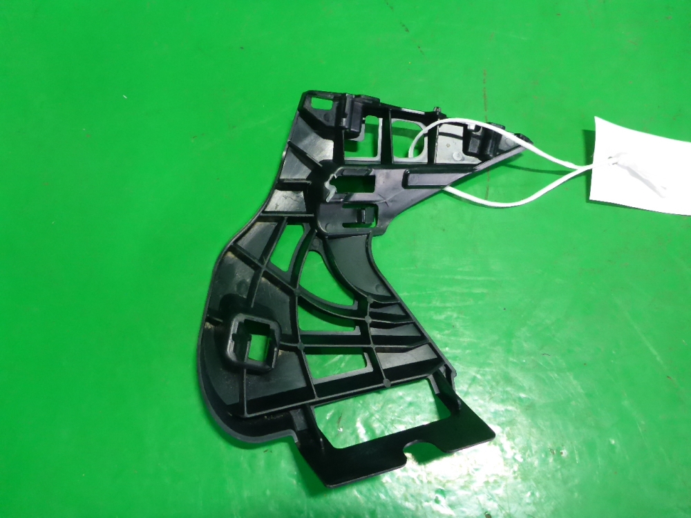 Кронштейн переднего бампера правый