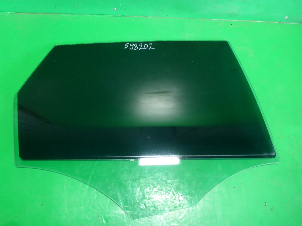 Стекло двери задней правой